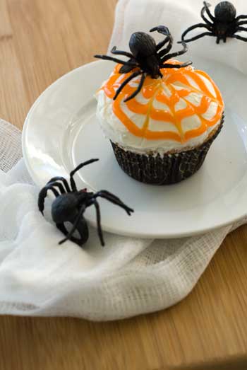 Simply Gluten Free Halloween Spider Cupcake Finish