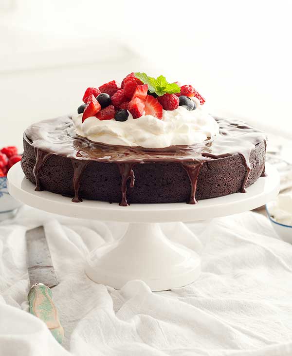 Gluten Free Flourless Berry Chocolate Cake Recipe