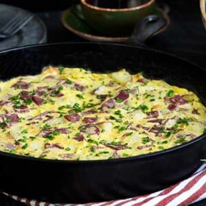 A gluten free recipe with all your breakfast favs   corned beef, potatoes, and eggs