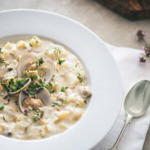 New England Clam Chowder 700x467 1.jpg