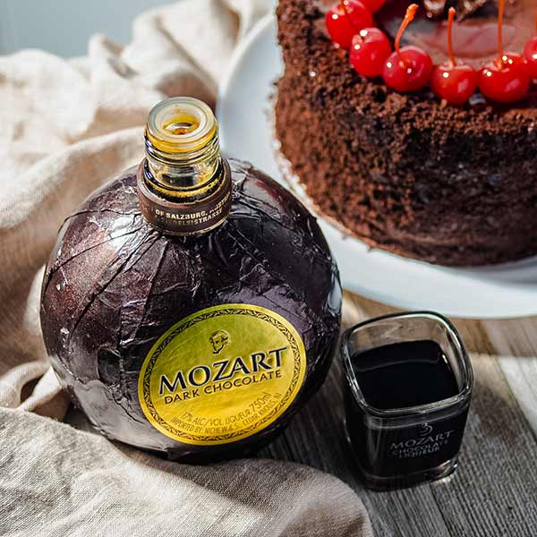 Mozart Dark Chocolate Liqueur with Cake