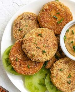 Fried Green Tomatoes with sauce on the side