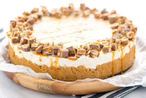 Candy-Bar-No-Bake-Cheesecake-mag-crop-1