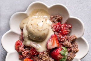 Strawberries-and-Cream-Breakfast-Qunioa-8 600x402