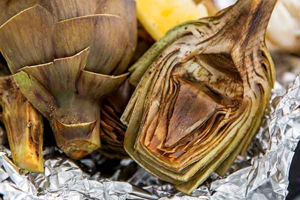 Grilled-Artichoke-with-Lemon-Mag