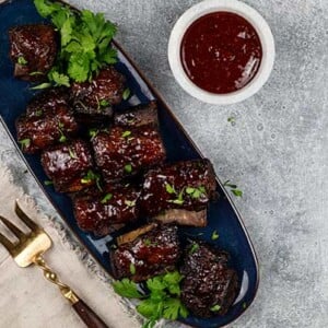 Smoked-Beef-Short-Ribs-with-Sweet-and-Tangy-Barbecue-Sauce-Feature