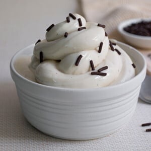 Vanilla-Frozen-Yogurt-Feature