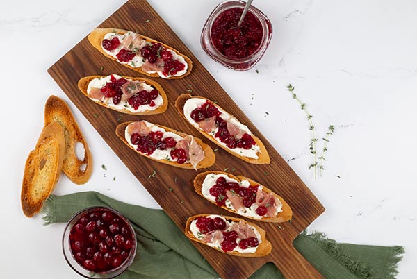 Cranberry-Prosciutto-Ricotta-Crostini-Feature