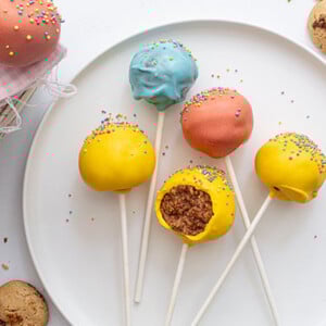 Gluten-Free-No-Bake-Cookie-Pops-Feature
