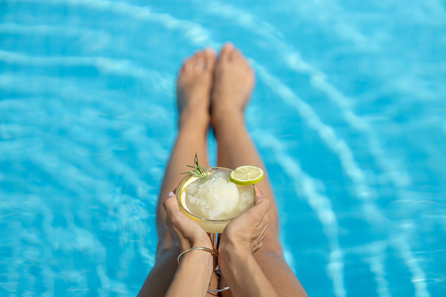 The Best Drinks and Mixers for Sunny Sipping